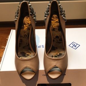 Brand new Edelman Larissa spiked heels